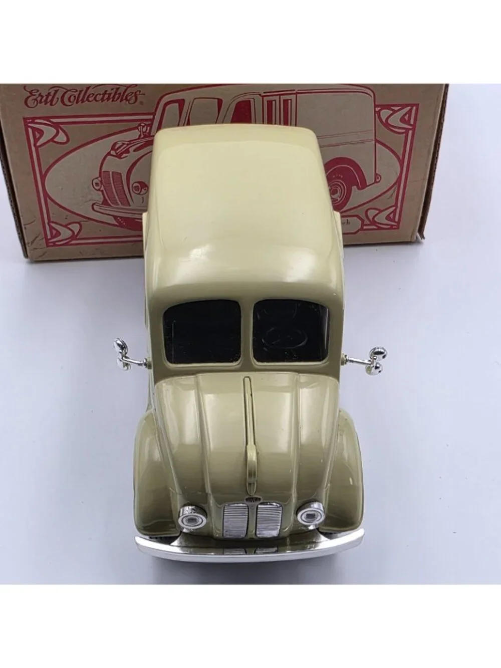 Ertl Collectibles 1950 Divco Delivery Truck Schwan's Dairy Ice Cream w Box 2000